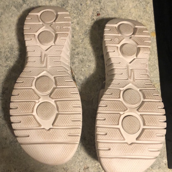 EUC Skechers sandals - Picture 3 of 3